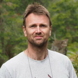 kjell magne litt større
